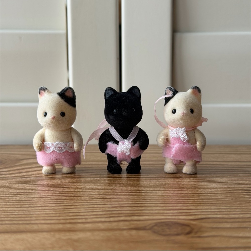 Calico Critters Sylvanian Families Tuxedo Cat Triplet Babies